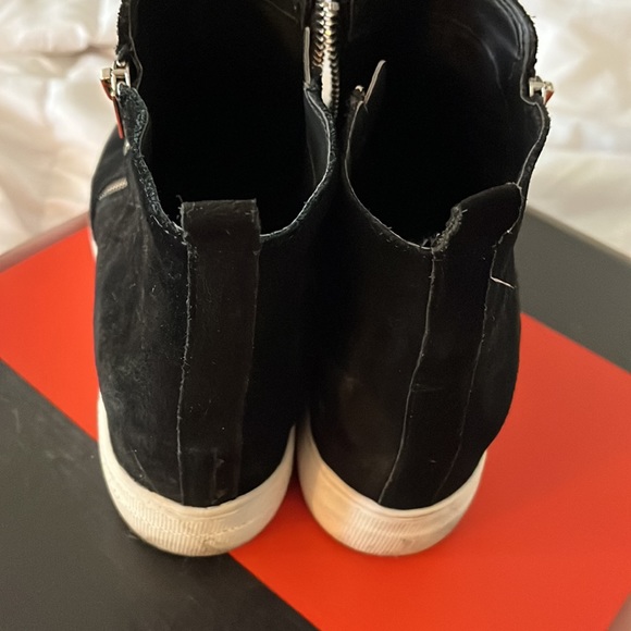 Steve Madden High Top - Picture 2 of 5